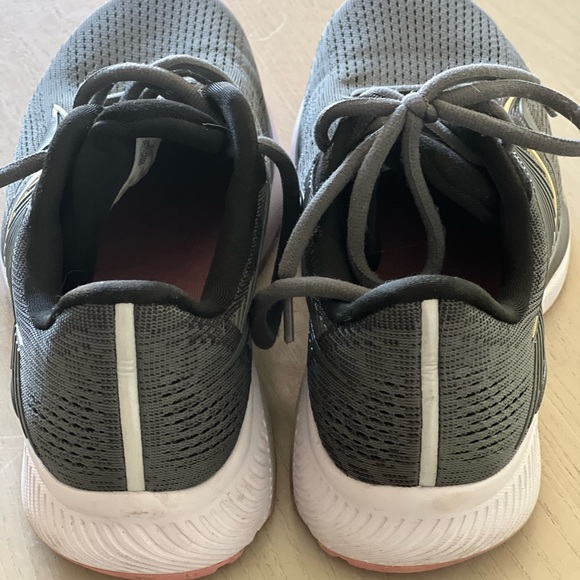 Saucony running shoes - Picture 5 of 6